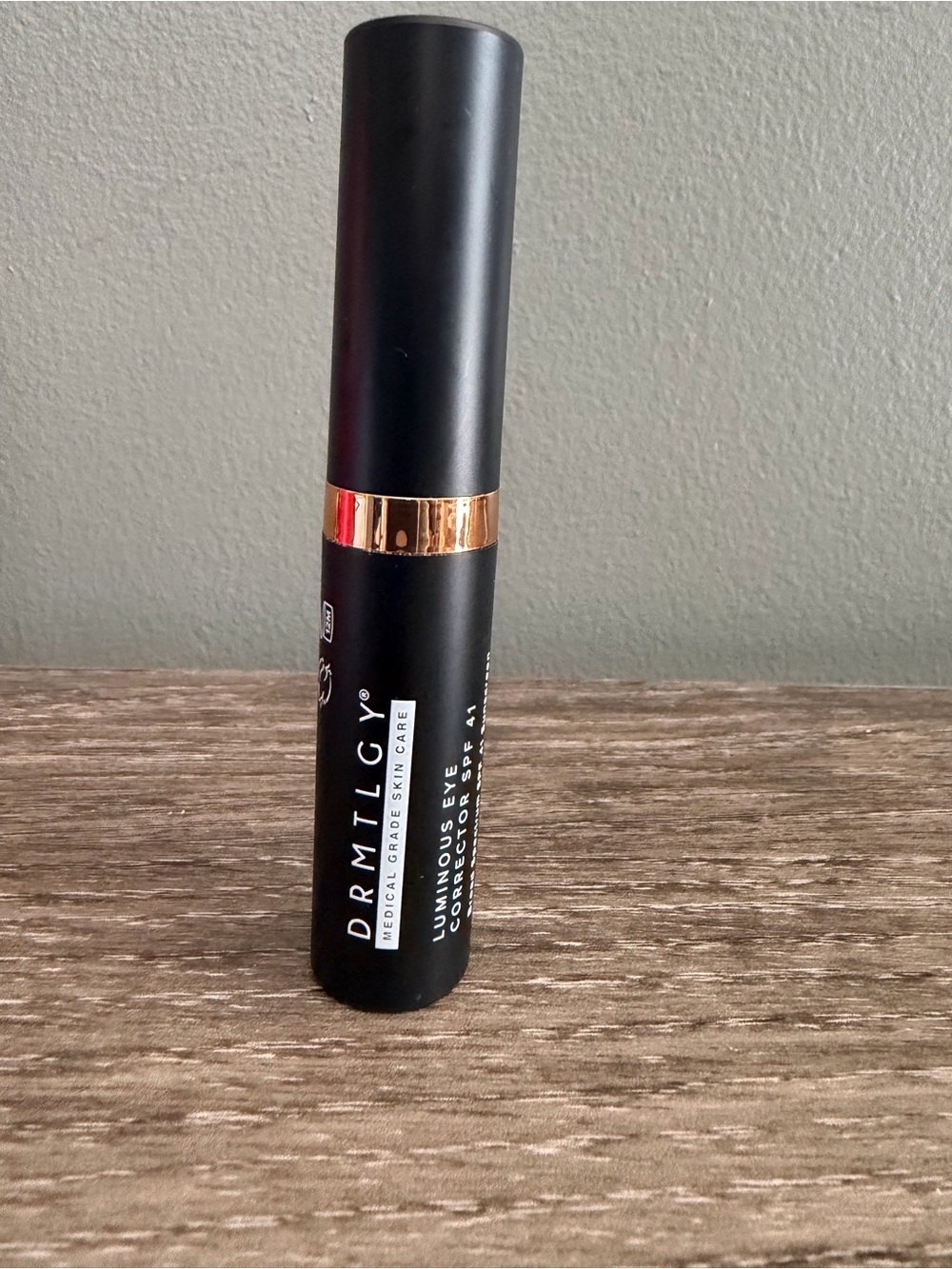 Drmtlgy Luminous Eye Corrector